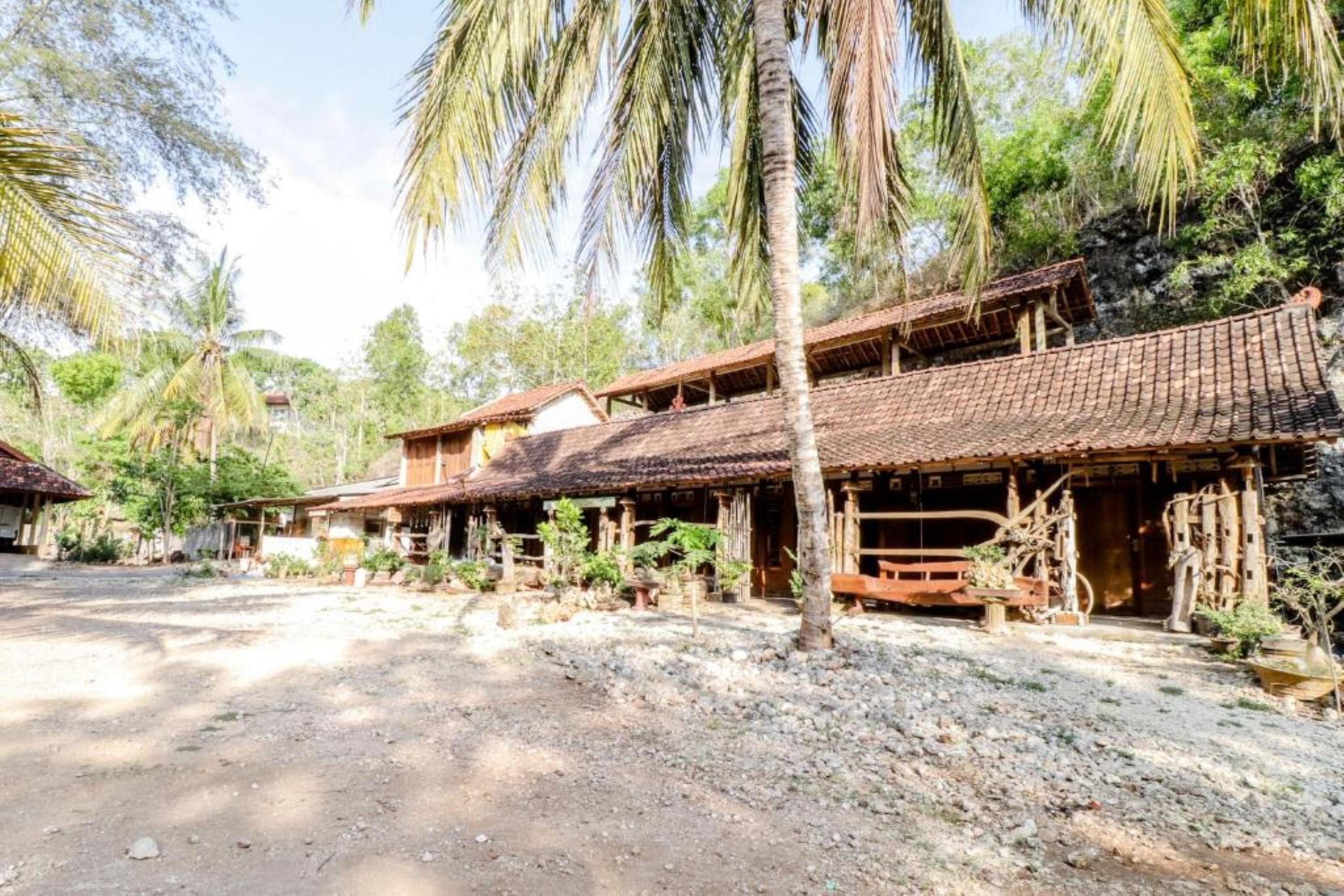 Penginapan Joko Samudro Baron Exterior photo