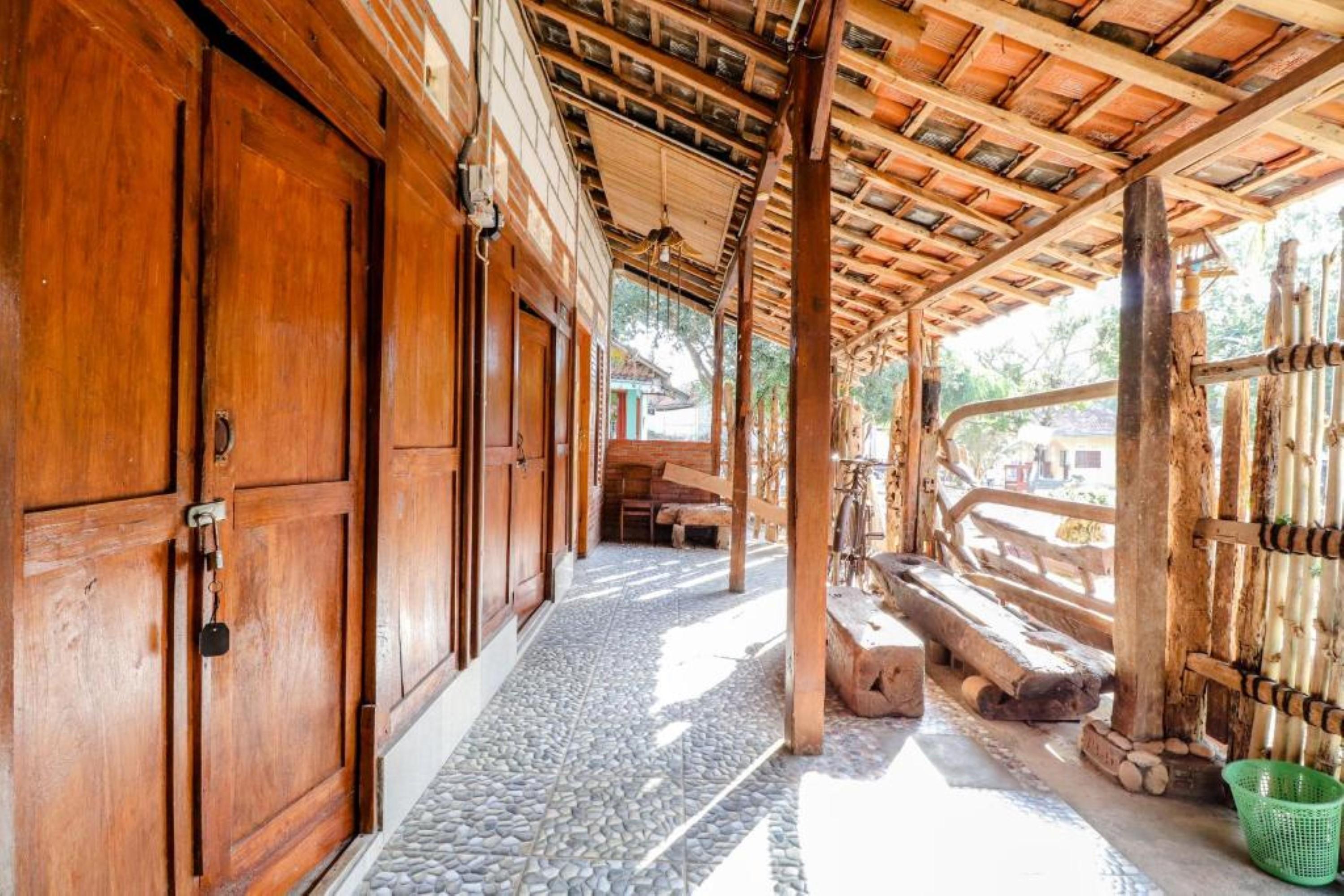 Penginapan Joko Samudro Baron Exterior photo